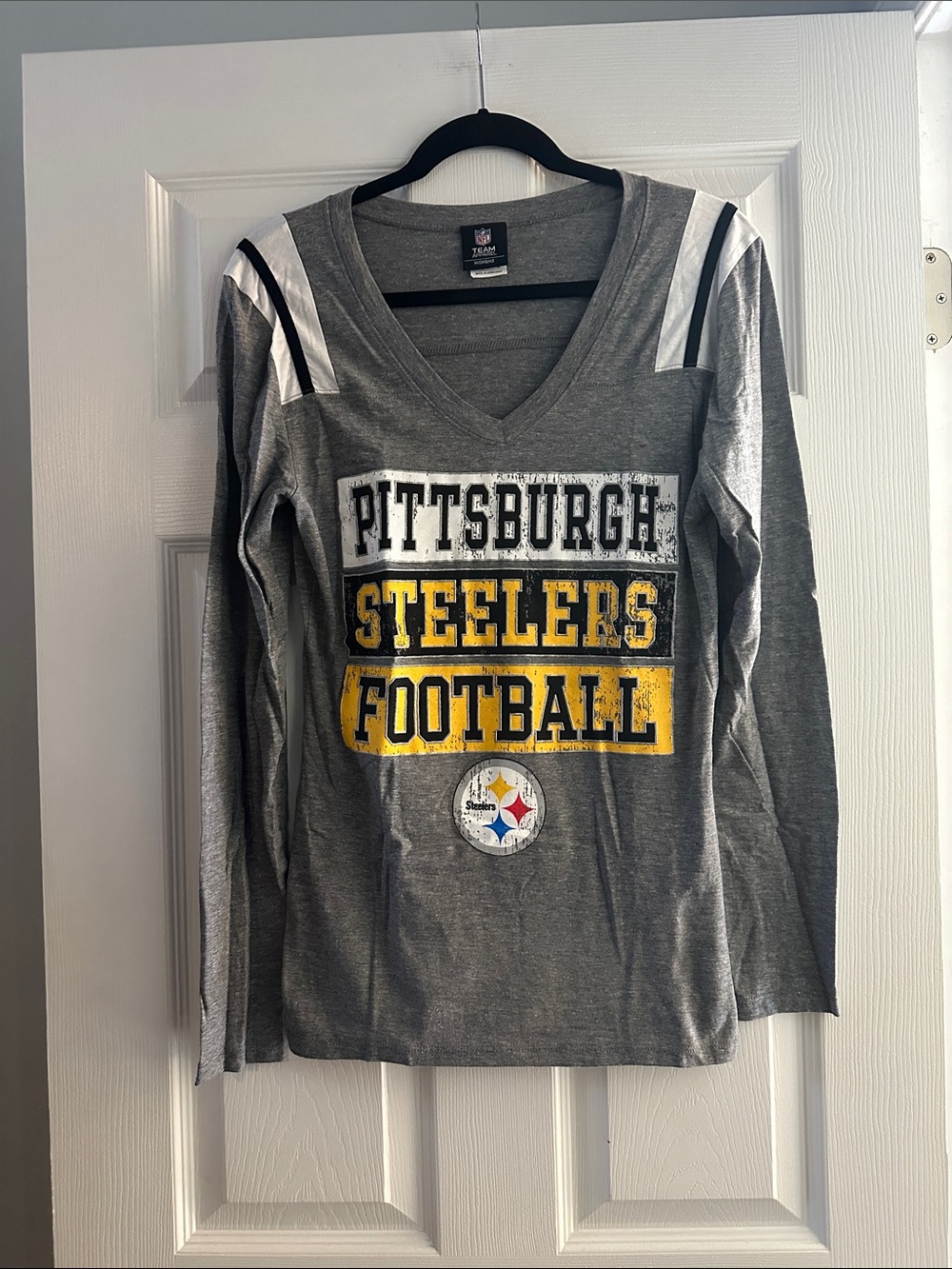 Pittsburgh Steelers Gray Long-Sleeve V-Neck Tee